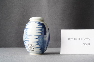 A Chinese blue and white covered tea caddy, Kangxi