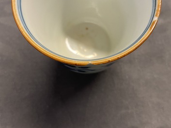 Twee Chinese blauw-witte wijnkoppen en een stem cup, Transitie periode