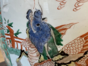 Een grote Chinese famille verte pot met mythische dieren, Kangxi