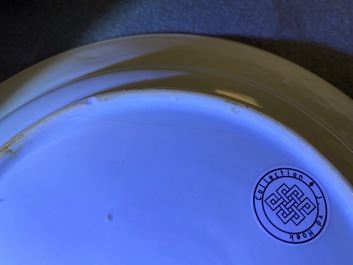 Deux assiettes en porcelaine de Chine en bleu et blanc &agrave; d&eacute;cor de 'La romance de la chambre de l'ouest', Kangxi