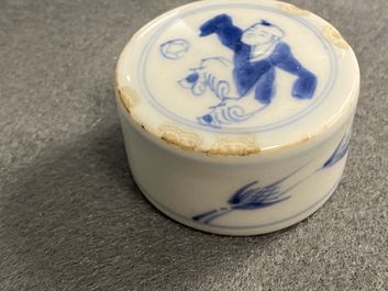 Een Chinese blauw-witte dekselpot, Chenghua merk, Kangxi