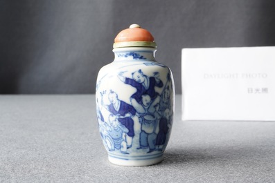 A Chinese blue and white snuff bottle, Chenghua mark, Yongzheng