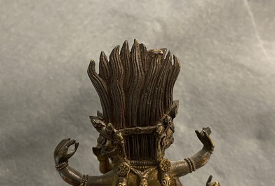 Een Sino-Tibetaanse verguld bronzen figuur van Hayagriva, 18/19e eeuw