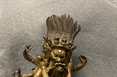 Een Sino-Tibetaanse verguld bronzen figuur van Hayagriva, 18/19e eeuw