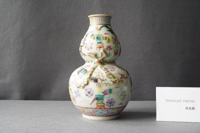 A Chinese famille rose double gourd 'antiquities' vase, 19th C.