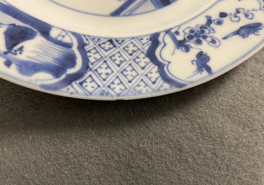 Twee Chinese blauw-witte 'Romance of the Western Chamber' borden, Kangxi