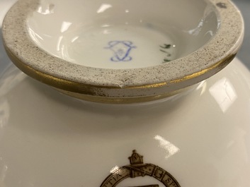 Une tasse et soucoupe en porcelaine de S&egrave;vres armori&eacute;e pour von Linsingen, France, 1&egrave;re moiti&eacute; du 19&egrave;me