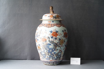 A large Chinese Imari-style vase and cover, Kangxi