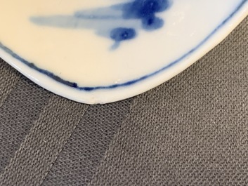 Cinq grandes cuill&egrave;res en porcelaine de Chine en bleu et blanc, famille rose et vert monochrome, 19/20&egrave;me