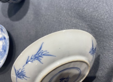 Six tasses et soucoupes en porcelaine de Chine en bleu et blanc, Kangxi