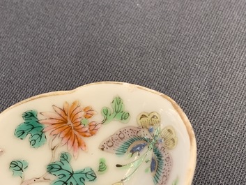 Trois cuill&egrave;res en porcelaine de Chine famille rose, 19/20&egrave;me