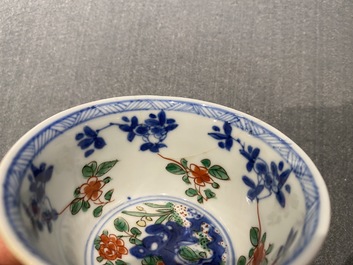 Zes Chinese famille verte koppen en schotels met florale vakverdeling, Kangxi