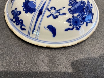 A pair of Chinese blue and white 'antiquities' bowls and covers, Kangxi