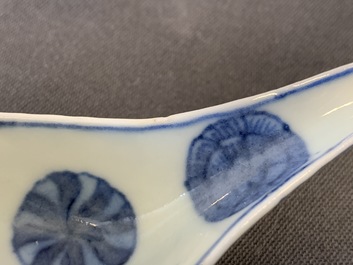 Five Chinese blue and white and polychrome 'dragon' spoons, 19/20th C.