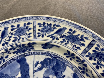 Een Chinese blauw-witte schotel met een jachtsc&egrave;ne, Kangxi