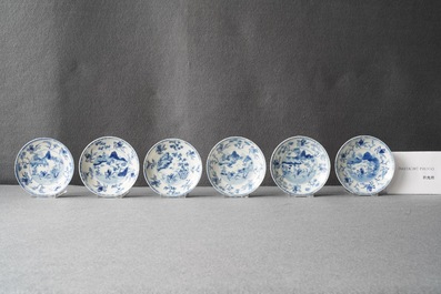 Zes Chinese blauw-witte koppen en schotels met ruiters te paard, Kangxi