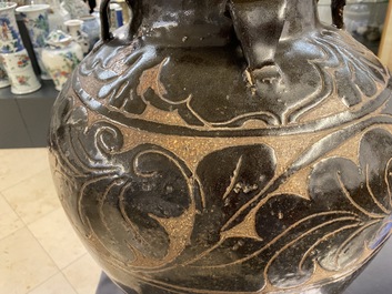 A large Chinese Cizhou vase with engraved floral design, Yuan/Ming