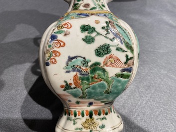 Deux vases en porcelaine de Chine famille verte &agrave; d&eacute;cor de qilins, Kangxi