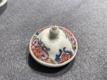 Deux bo&icirc;tes &agrave; th&eacute; en porcelaine de Chine famille rose, Yongzheng