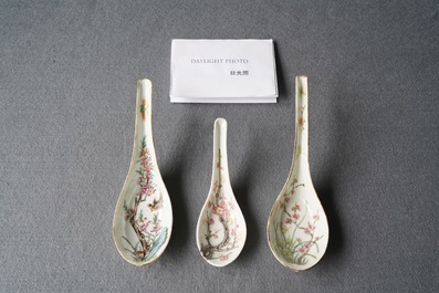 Three Chinese famille rose spoons, 19/20th C.