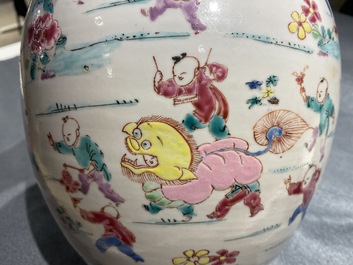 Un pot en porcelaine de Chine famille rose &agrave; d&eacute;cor des 'cent gar&ccedil;ons', Yongzheng