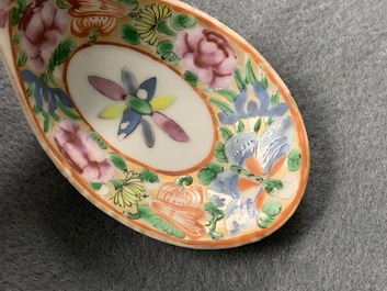 Sept cuill&egrave;res en porcelaine de Chine famille rose de Canton pour le march&eacute; thai, 19&egrave;me