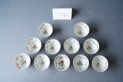 Onze tasses et treize soucoupes en porcelaine de Chine famille verte, Kangxi