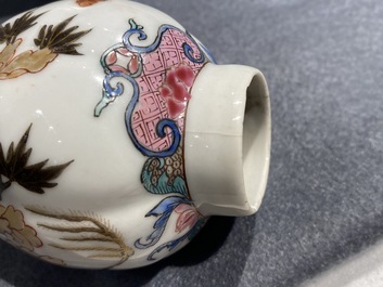 Deux bo&icirc;tes &agrave; th&eacute; en porcelaine de Chine famille rose, Yongzheng