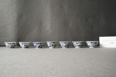 Twintig blauw-witte Chinese koppen en vierentwintig schotels, Kangxi