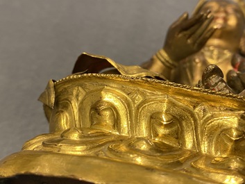 Une figure du Bouddha en cuivre dor&eacute;, Sino-Tibet, 18/19&egrave;me