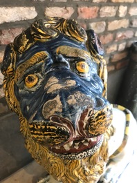 Une paire de grands mod&egrave;les de lions en fa&iuml;ence polychrome de Rouen, France, 18&egrave;me