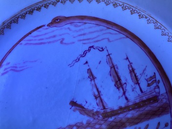 Une assiette en porcelaine de Chine d'exportation pour la 'Nordic Society' dat&eacute;e 1785 et une &agrave; inscription 'Dus Leydons Vriendschap', Qianlong