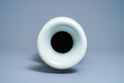 Un vase en porcelaine de Chine qianjiang cai &agrave; d&eacute;cor de musiciens et de lettr&eacute;s, 19/20&egrave;me