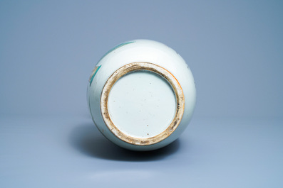 Un vase en porcelaine de Chine qianjiang cai &agrave; d&eacute;cor de musiciens et de lettr&eacute;s, 19/20&egrave;me