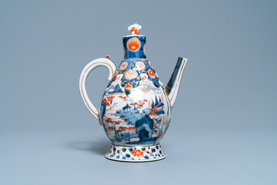 A large Japanese Imari teapot and cover, Edo, 17th C.