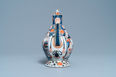 A large Japanese Imari teapot and cover, Edo, 17th C.