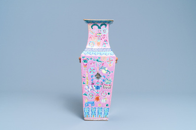 A square Chinese pink-ground famille rose 'antiquities' vase, 19th C.