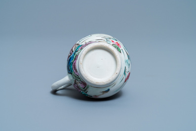 Une verseuse, une soucoupe et un support de cuill&egrave;res en porcelaine de Chine famille rose, Yongzheng