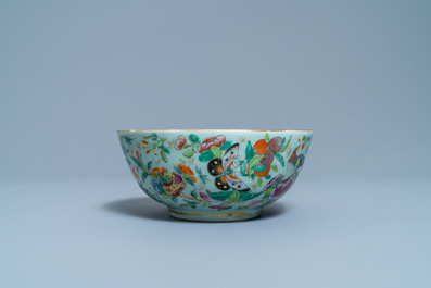 Een Chinees Canton famille rose theeservies met celadon fondkleur, 19e eeuw