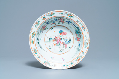 Trois bols en porcelaine de Chine famille rose, 19&egrave;me