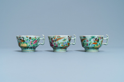 Een Chinees Canton famille rose theeservies met celadon fondkleur, 19e eeuw