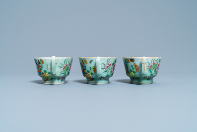 Een Chinees Canton famille rose theeservies met celadon fondkleur, 19e eeuw