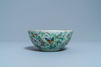 Een Chinees Canton famille rose theeservies met celadon fondkleur, 19e eeuw