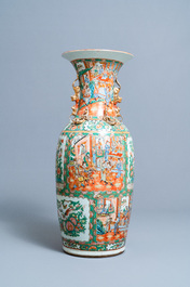 Un grand vase en porcelaine de Chine famille rose de Canton, 19&egrave;me