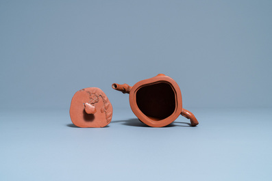 A Chinese Yixing stoneware tree trunk-shaped teapot and cover, 18/19th C.