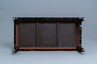 Een Chinese rechthoekige gelakte houten tafel voor de Europese markt, 19e eeuw
