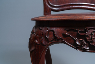 Vier koloniale Portugese of in Macao gemaakte houten stoelen met opengewerkte rugleuning, 19e eeuw