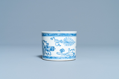 A Chinese blue and white inkwell with antiquities design, Kangxi