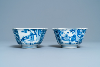 Twee Chinese blauw-witte kommen, Chenghua merk, Kangxi