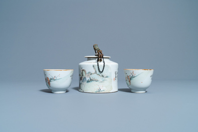 A Chinese qianjiang cai teapot and two cups and saucers, 19/20th C.